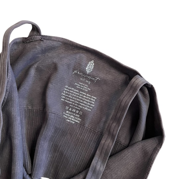 Free People Good Karma Crop Tank in Dark Grey Size M/L NEW - Picture 2 of 5